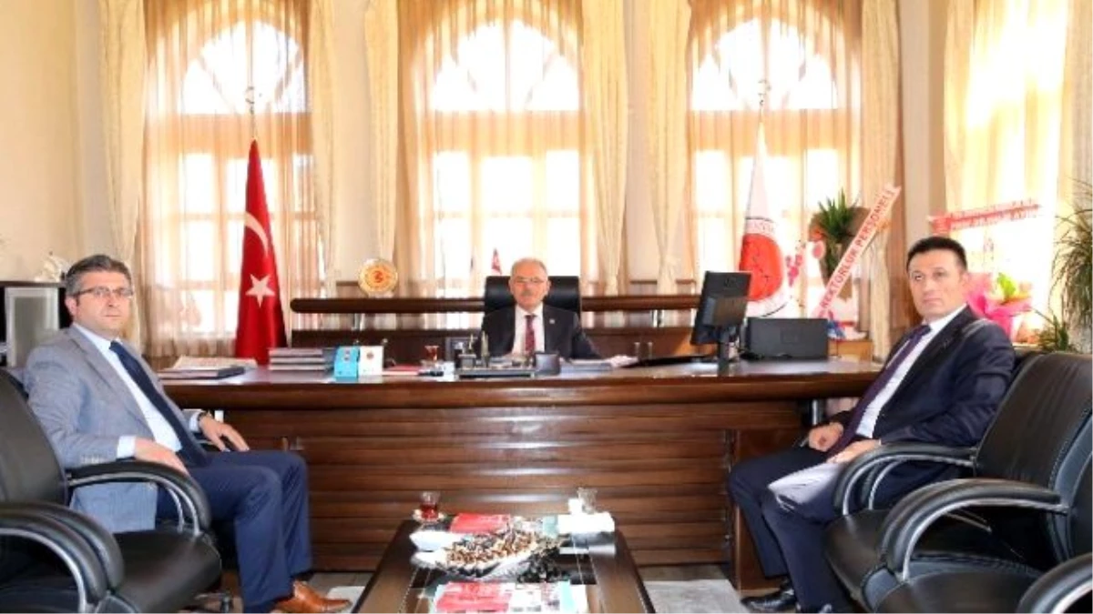 Yozgat Cumhuriyet Başsavcısı ve Ağır Ceza Reisinden Bozok Üniversitesi Rektörü Karacabey\'e Ziyaret