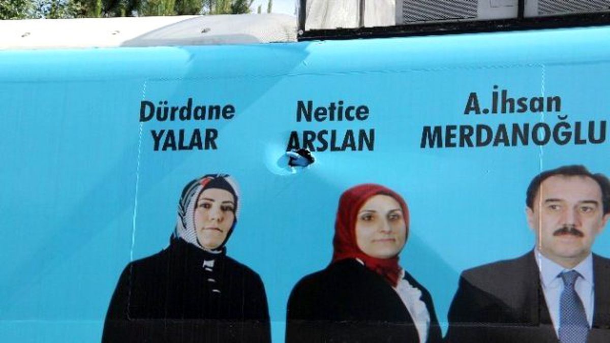 Akar, AK Parti Seçim Otobüsüne Yapılan Saldırıyı Değerlendirdi