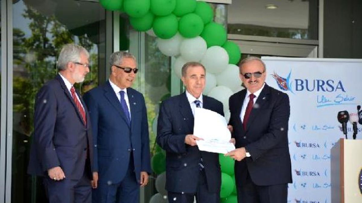 Arınç, Bursa\'da Hastane Açtı