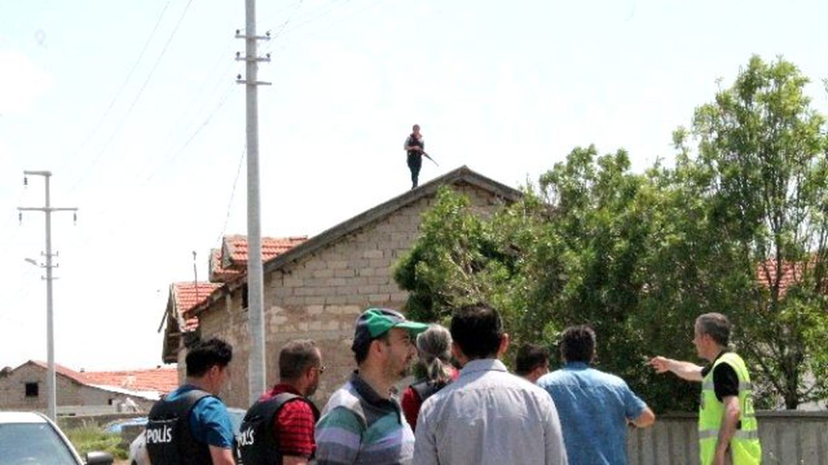 Babası Darp Edilince Pompalı Tüfekle Çatıya Çıktı