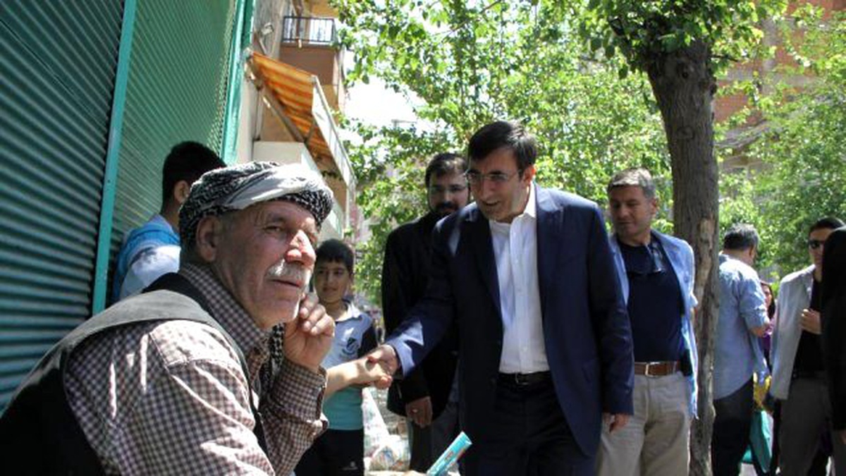 Bağlar\'da İlk Seçim Çalışması Yapan Bakan Yılmaz Oldu