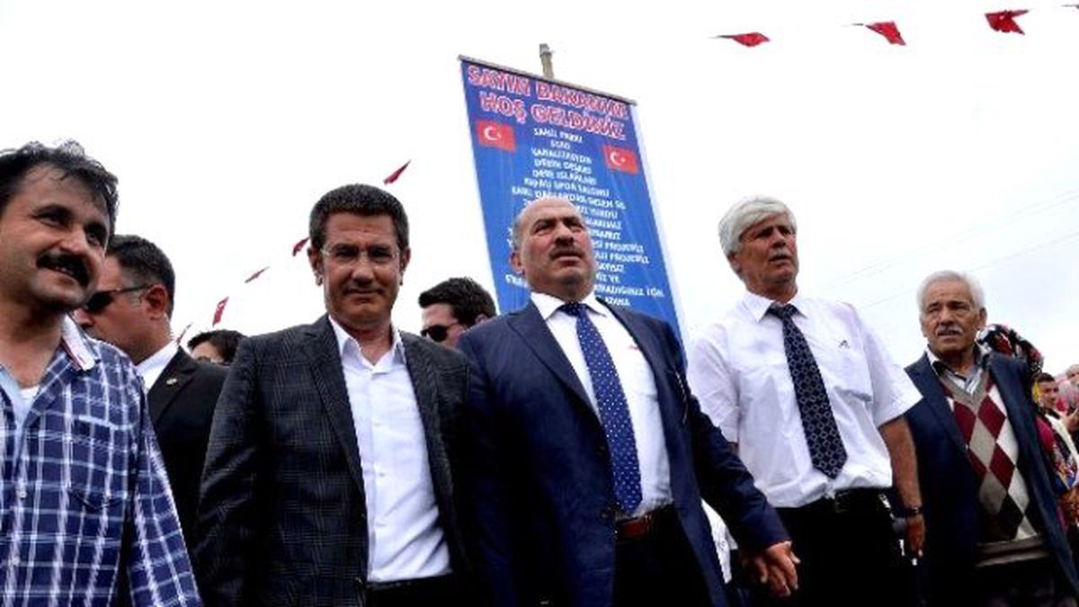 Bakan Canikli Yayla Şenliğinde Horon Tepti