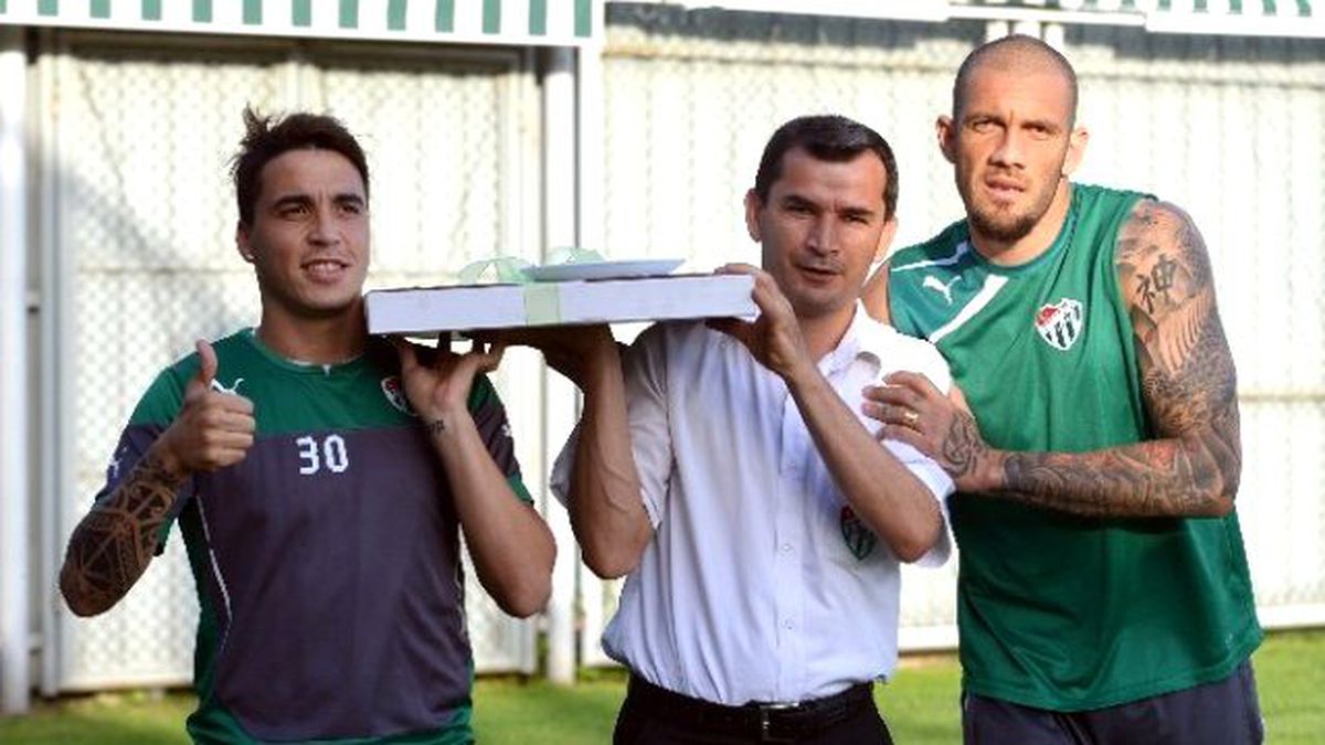 Başbakan Ahmet Davutoğlu\'ndan Bursaspor\'a Baklava Jesti