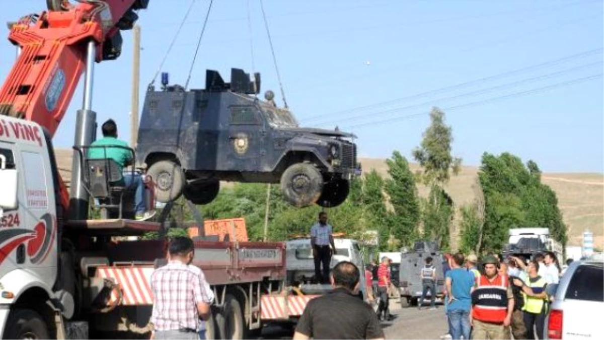 Cizre\'de Boya Şişesi Atılan Zırhı Araç Devrildi: 4 Polis Yaralandı