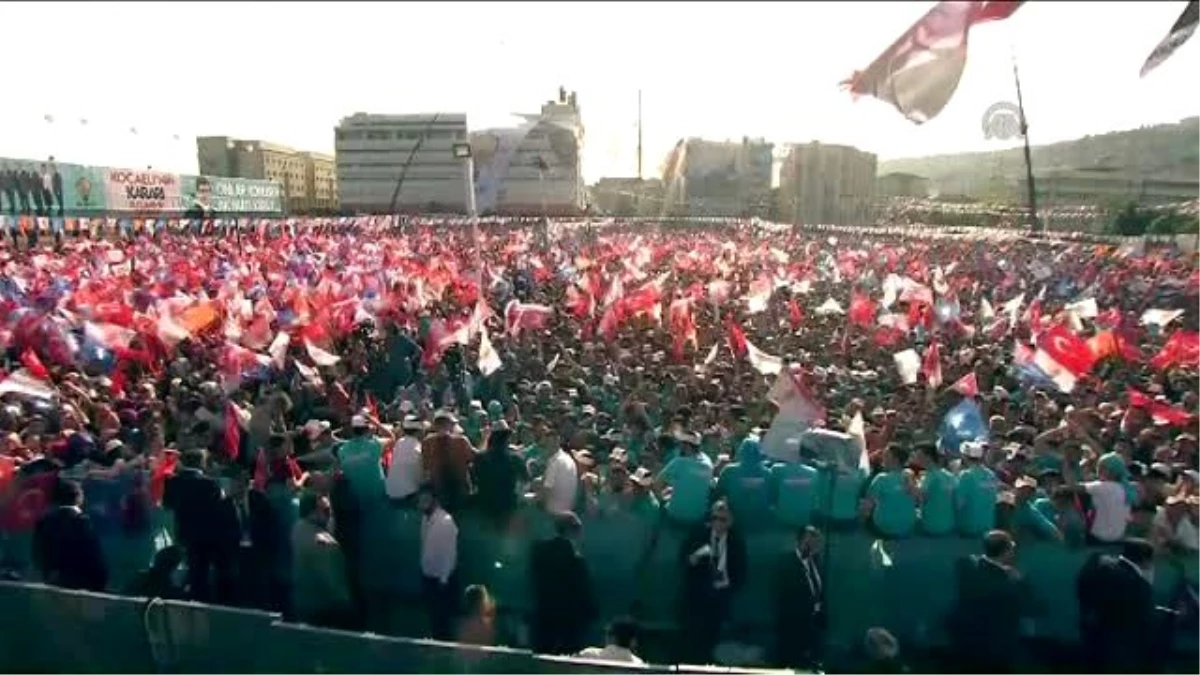 Davutoğlu: "Bize Parti Kapatma Davası Açtılar, Durdurabildiler Mi?"