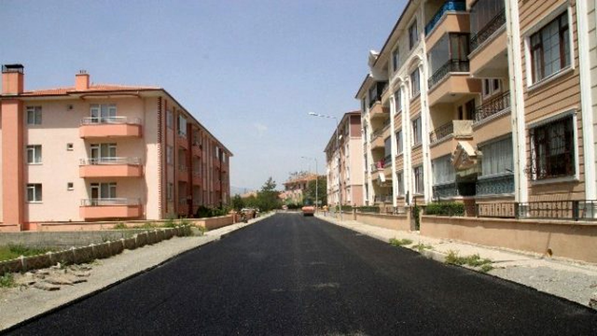 Erzincan Belediyesi Asfalt ve Kaldırım Çalışmalarına Hız Verdi