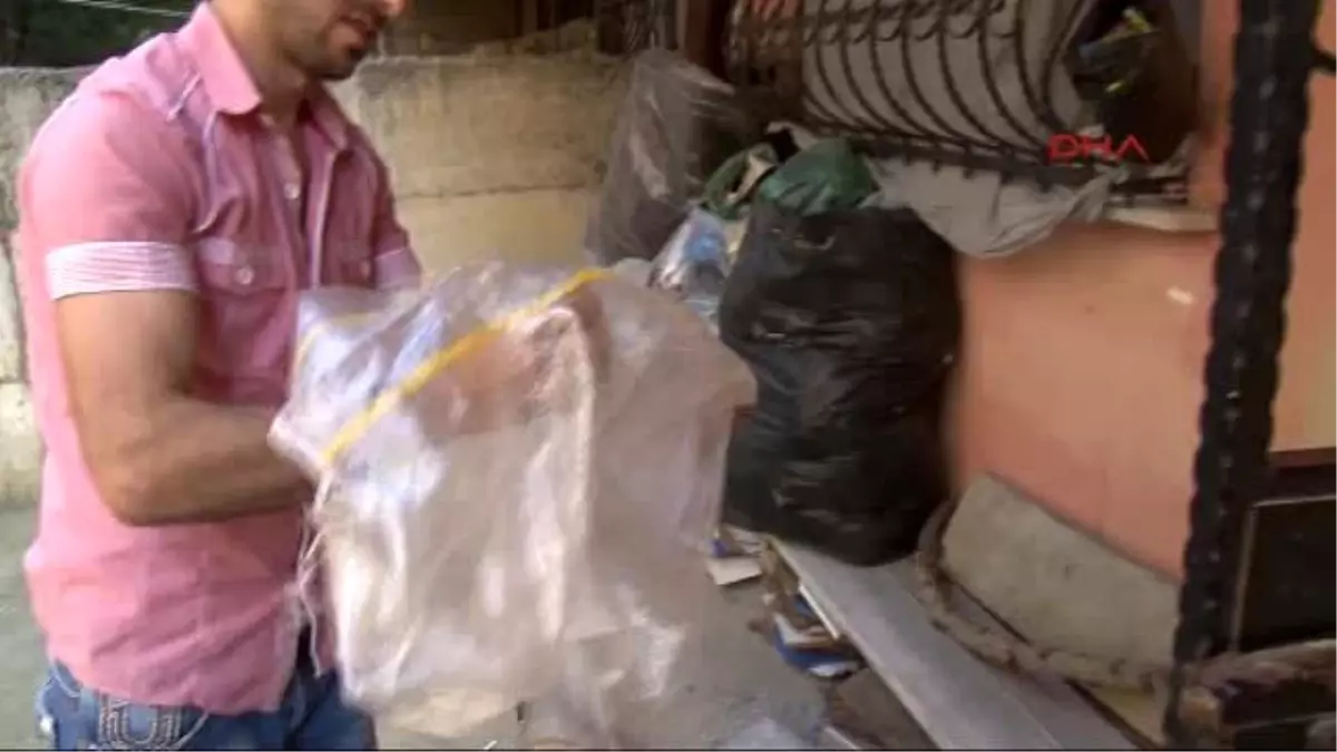 Eve Girmeye Çalışan Yılanı Yakalayarak Doğaya Saldı