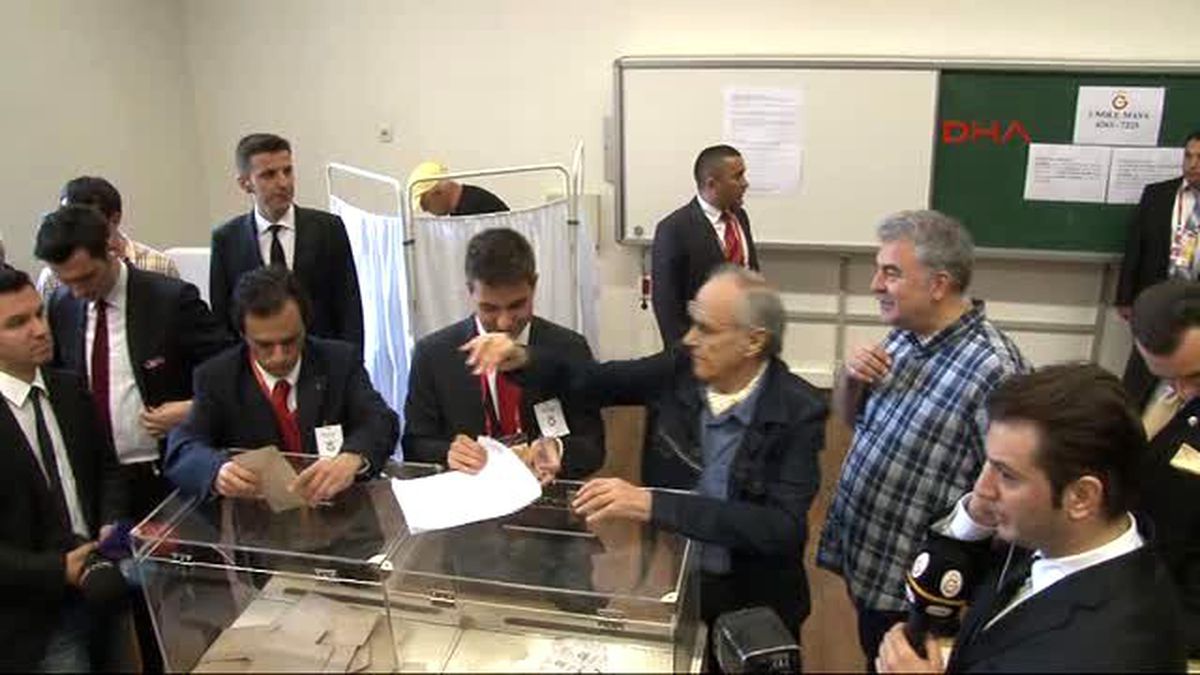 Galatasaray\'da Oy Kullanma İşlemi Başladı