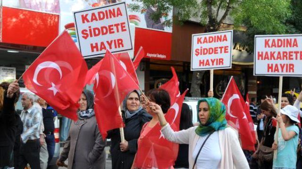 Gaziantep\'te Kadınlardan Akşener\'e Destek Yürüyüşü