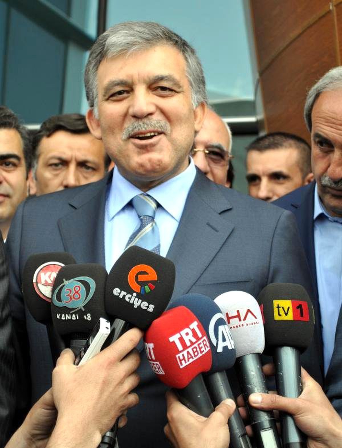 Gül\'den Parti Liderlerine Uyarı: Kırıcı Olmayın