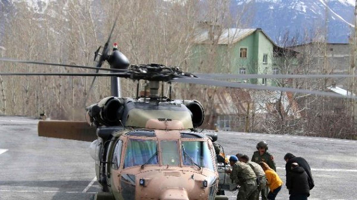 Hakkari\'de Askeri Helikopter 3 Günlük Bebek İçin Havalandı