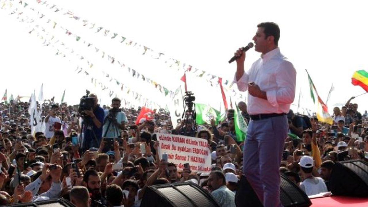 Hdp Eş Genel Başkanı Demirtaş İzmir\'de