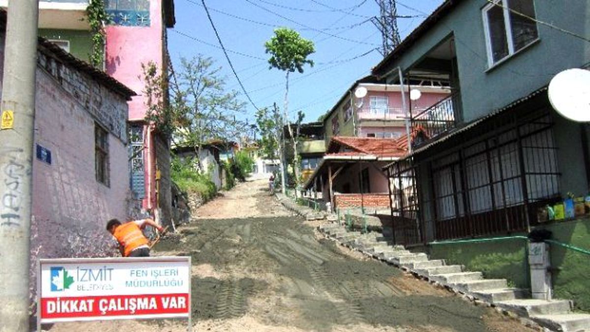 İzmit\'te Yollar Yenileniyor