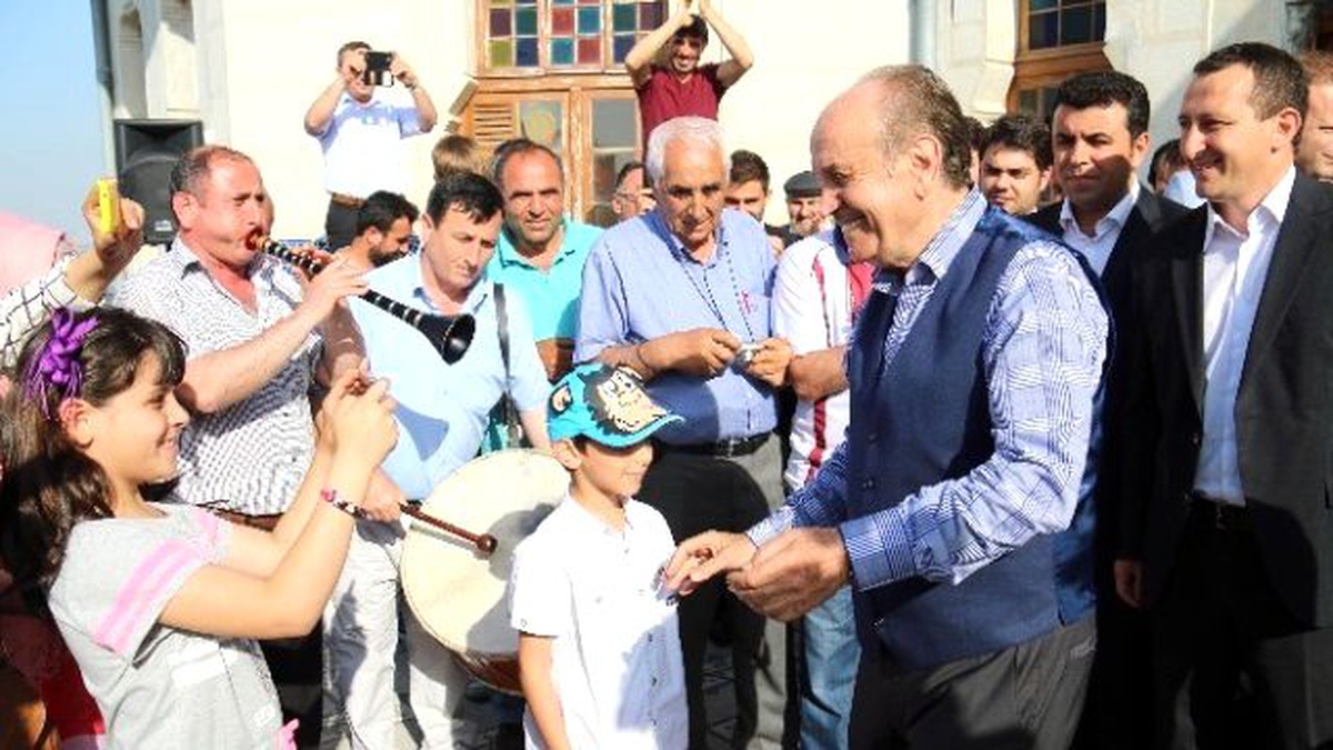 Kadir Topbaş\'a Adalarda Davullu Zurnalı Karşılama
