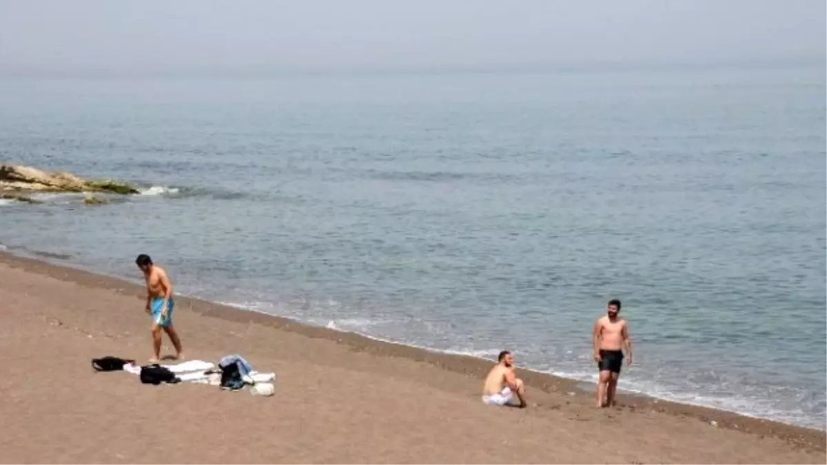 Karadeniz\'de Gençler Deniz Sezonunu Açtı