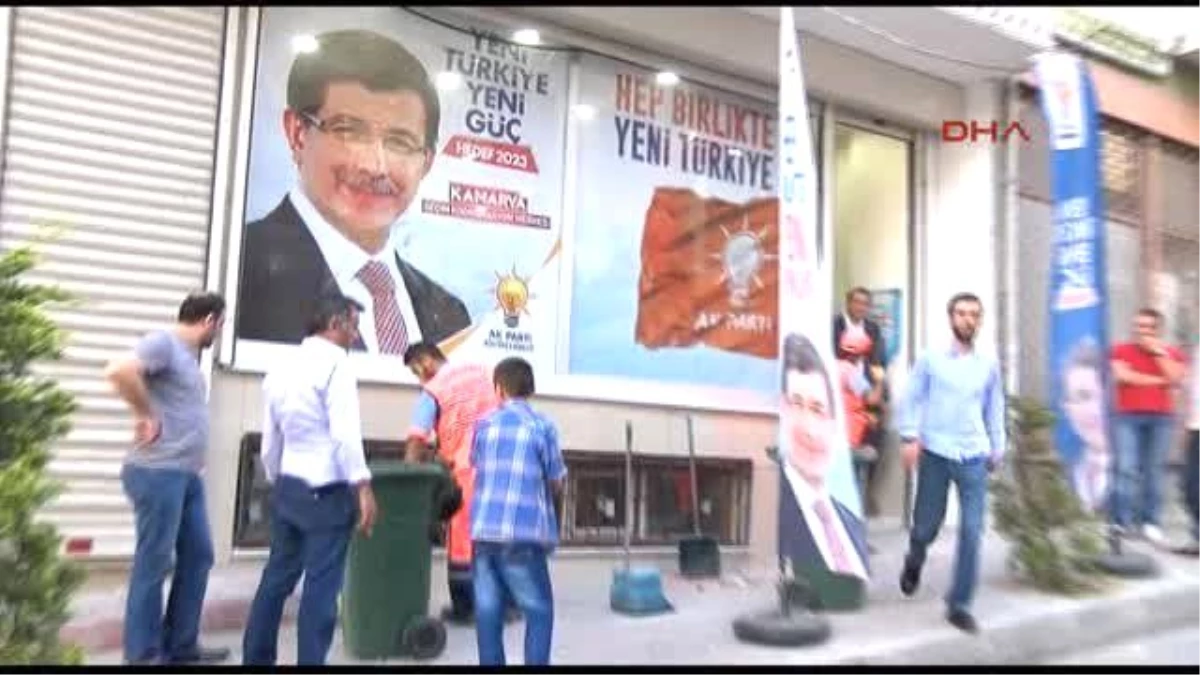 Küçükçekmece\'de AK Parti Seçim İrtibat Bürosuna Taşlı Saldırı