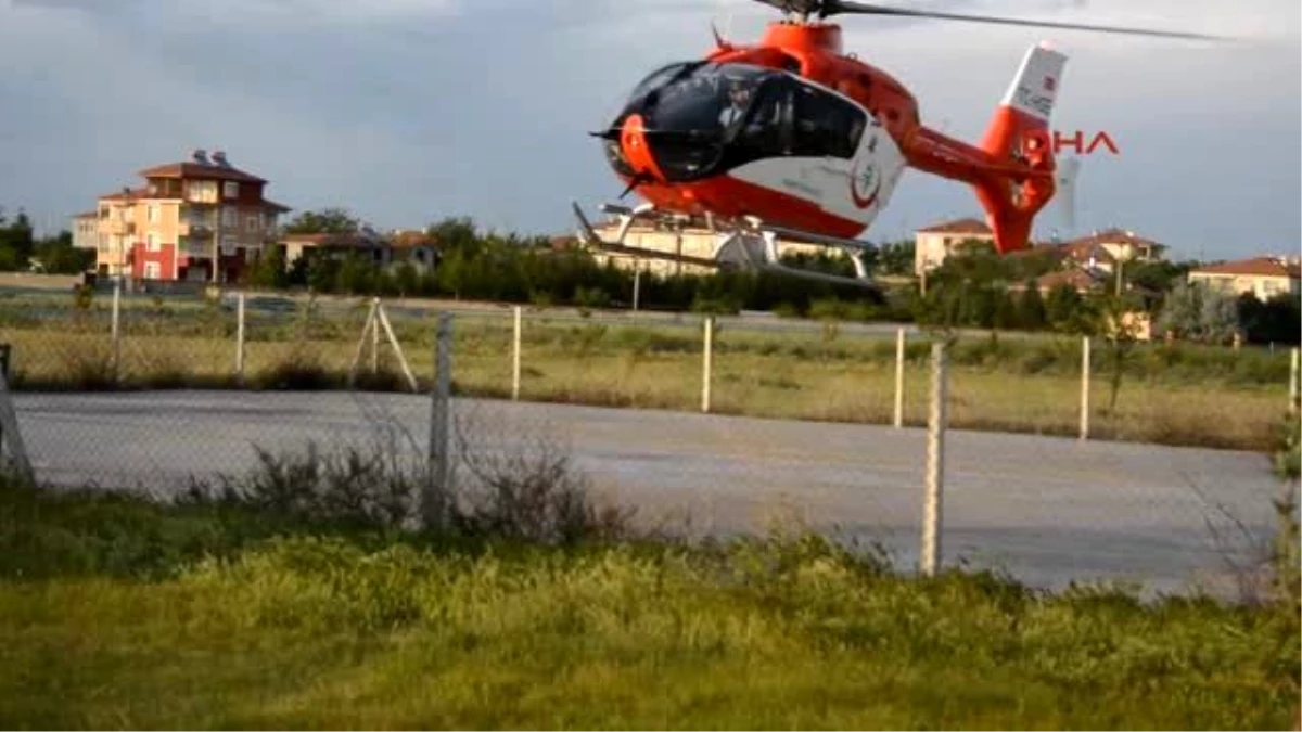 Kulu - AK Parti Seçim Otobüsü, Dinlenme Tesisine Daldı: 3 Yaralı