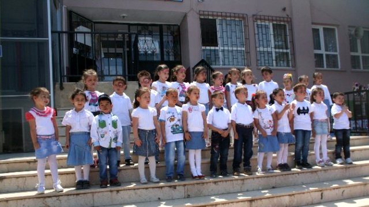 Osmaneli\'de Miniklerin Yıl Sonu Gösterisi