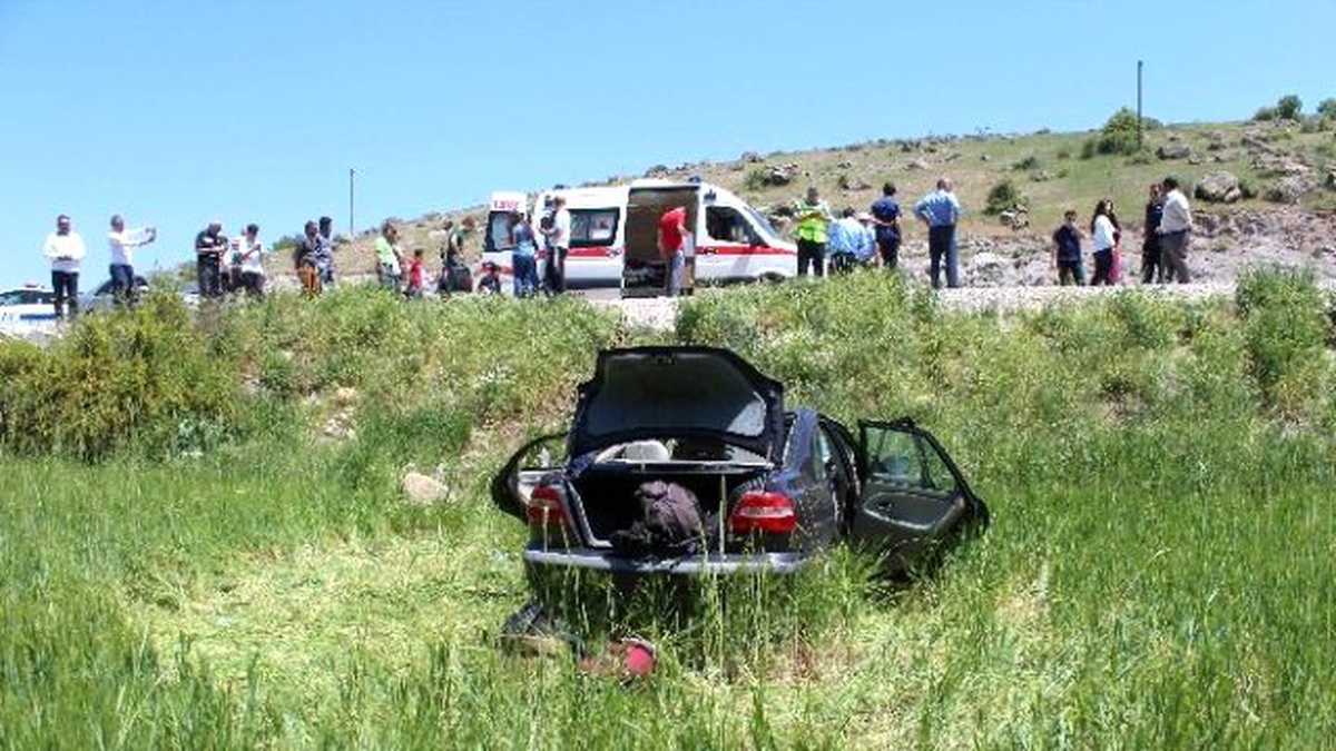 Otomobil Tarlaya Uçtu: 5 Yaralı