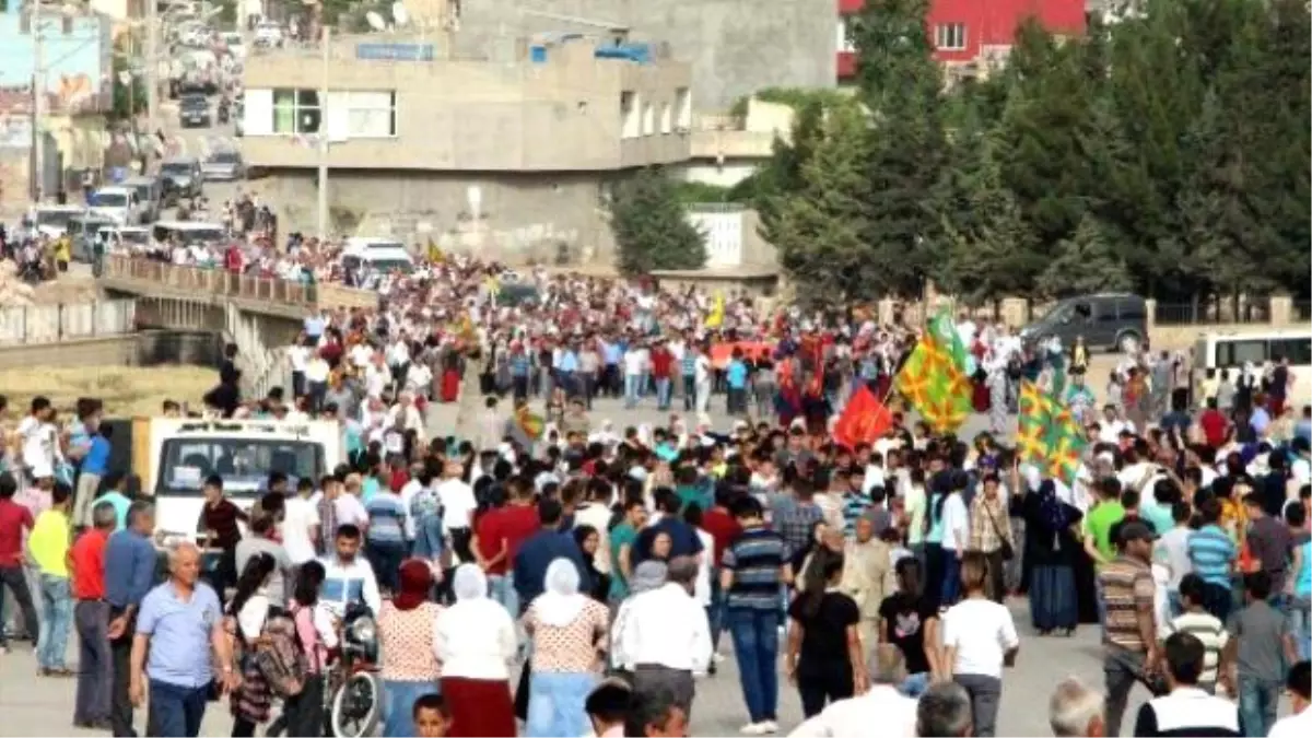 Rojava\'da Öldürülen Kadın PKK\'lı, Nusaybin\'de Toprağa Verildi