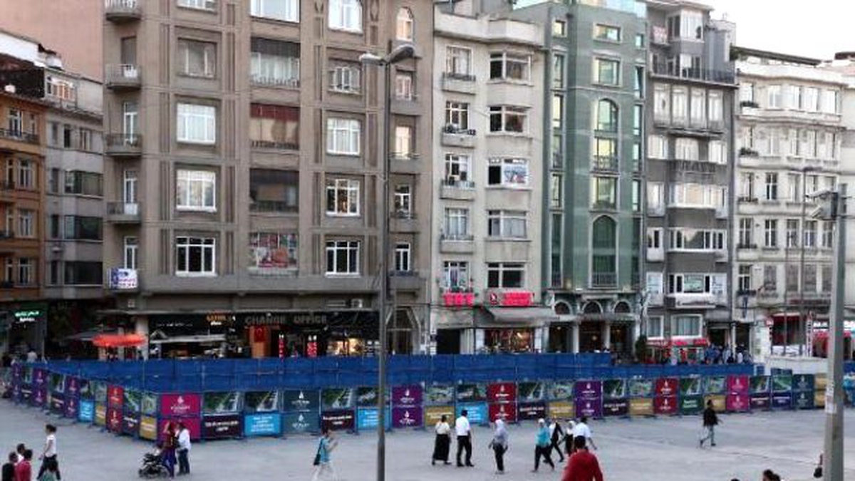Taksim Meydanı\'nda Çevre Düzenlemesi Hazırlıkları