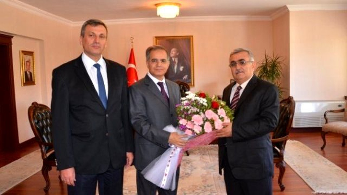Tapu ve Kadastro Çalışanları Vali Tapsız\'ı Ziyaret Etti