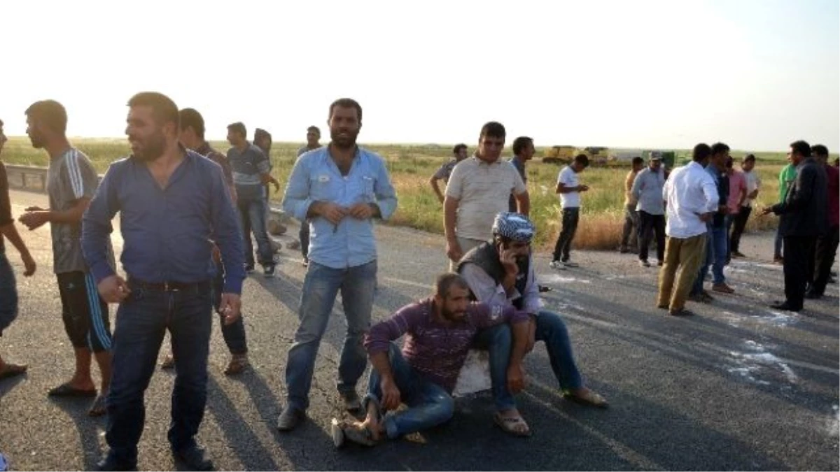 Yol Kapatan Çiftçiler ile Sürücüler Arasında Kavga: 4 Yaralı