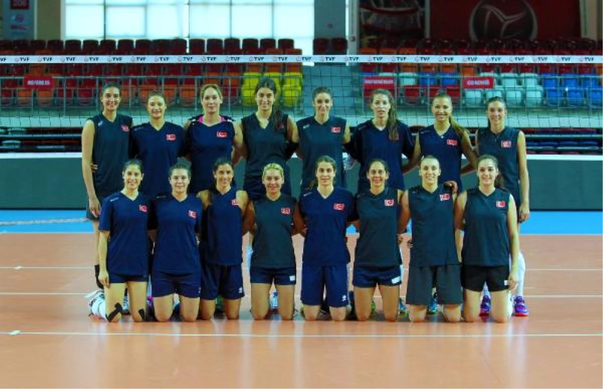 A Milli Bayan Voleybol Takımı, Montreux Masters İçin İsviçre\'ye Gitti