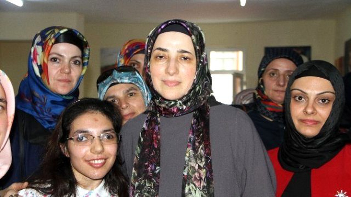 AK Parti Milletvekili Adayı Özlem Zengin, Pendik\'de Kadınlarla Buluştu