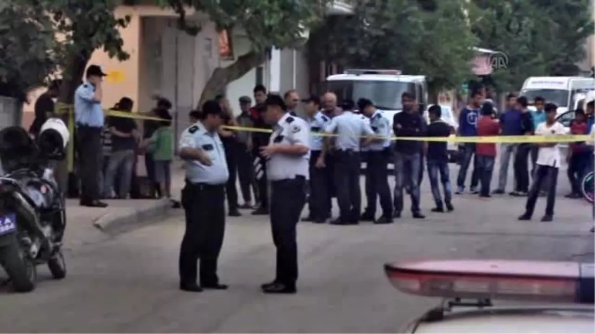 AK Parti Seçim Minibüsünün Arkasından Silahla Havaya Ateş Edildi