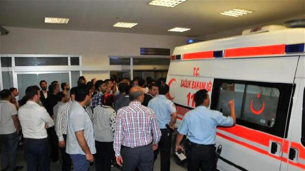 AKP Adana Candidate Stabbed İn The Stomach