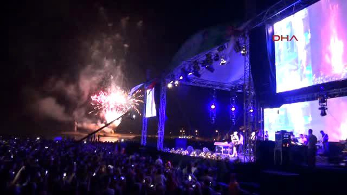 Alanya Hande Yener Hayranlarını Coşturdu