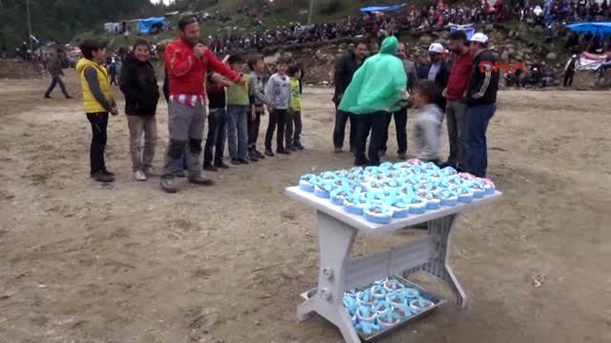 Ayder Yaylasında Arenada Boğa ve Pasta Savaşı