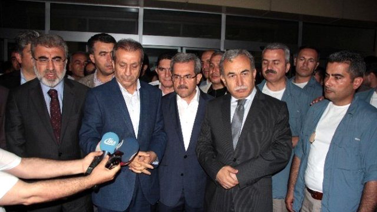 Bakan Yıldız ve Eker, Bıçaklanan Milletvekili Adayını Ziyaret Etti