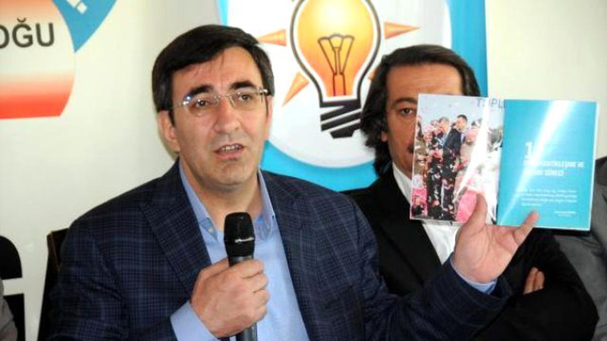 Bakan Yılmaz: AK Parti 330\'un Üzerinde Oy Alırsa, Özgürlükçü Anayasayı Halkın Önüne Koyacak