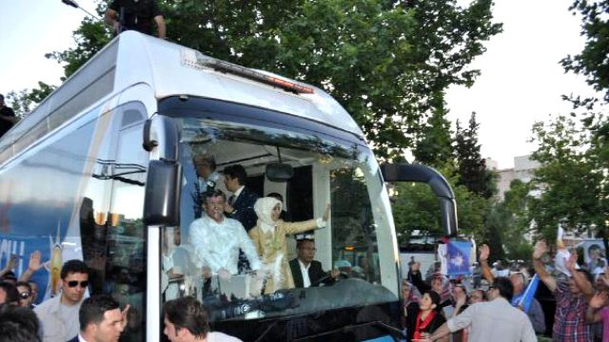 Davutoğlu, İzmir\'de Başbakanlık Ofisi\'ni Açtı (4)