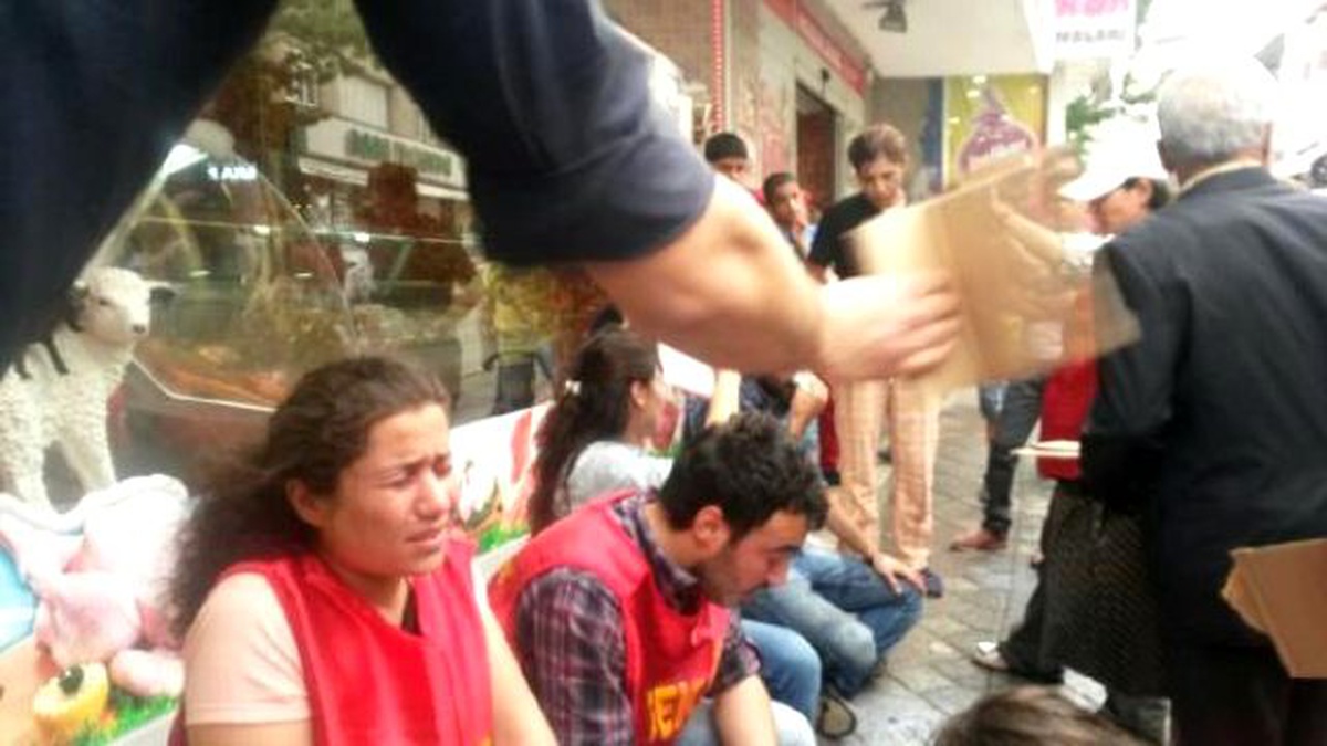 Dilovası\'nda Bağımsız Aday İçin Açılan Standa Polisten Biber Gazlı Müdehale: 3 Gözaltı