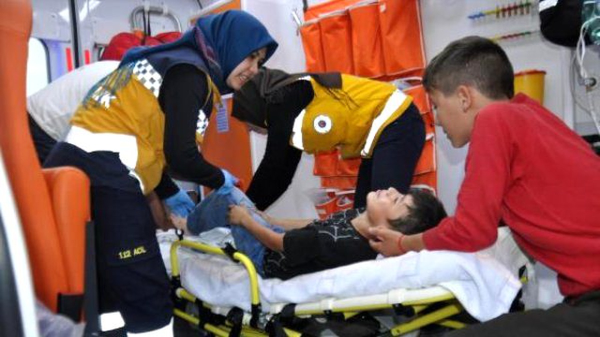 Düğün Konvoyundan Para Almaya Çalışan Çocuğun Ayağı Ezildi