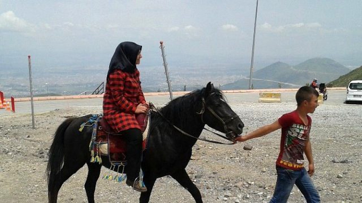 Erciyes\'te Atlı Cirit Gösterisi İzleyenleri Hayran Bıraktı