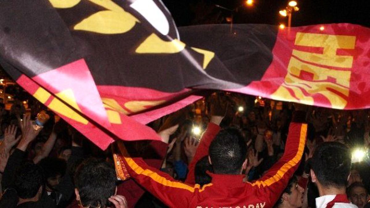 Erzurum\'da Galatasaraylı Taraftarların Galibiyet Coşkusu
