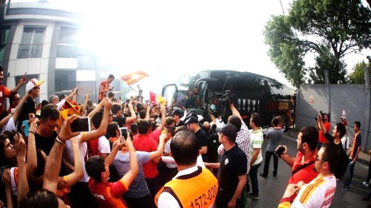 Galatasaray\'a Coşkulu Uğurlama