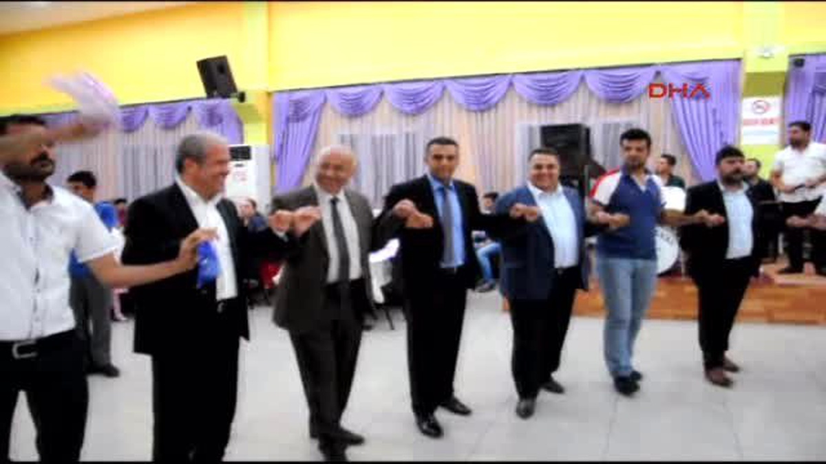 Gaziantep Ak Partili Tayyar, Kardeşinin Düğününde Halay Çekti