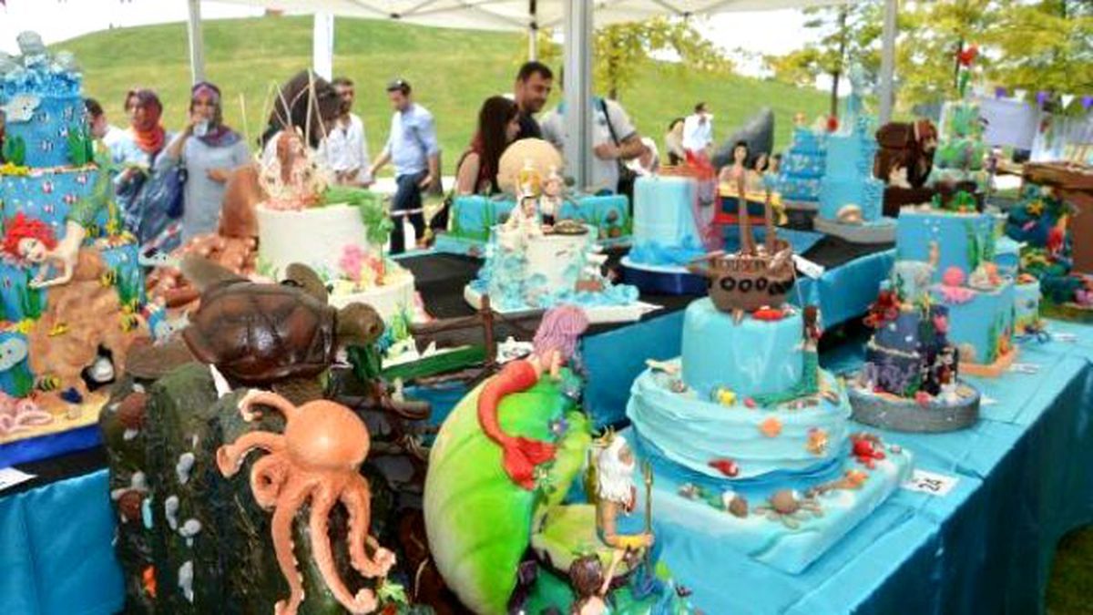 İzmit\'te Deniz Festivali\'nde Binlerce Balık Ekmek Dağıtıldı