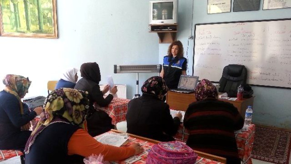 Kız Kur\'an Kursu Öğrencileri Bilgilendirildi