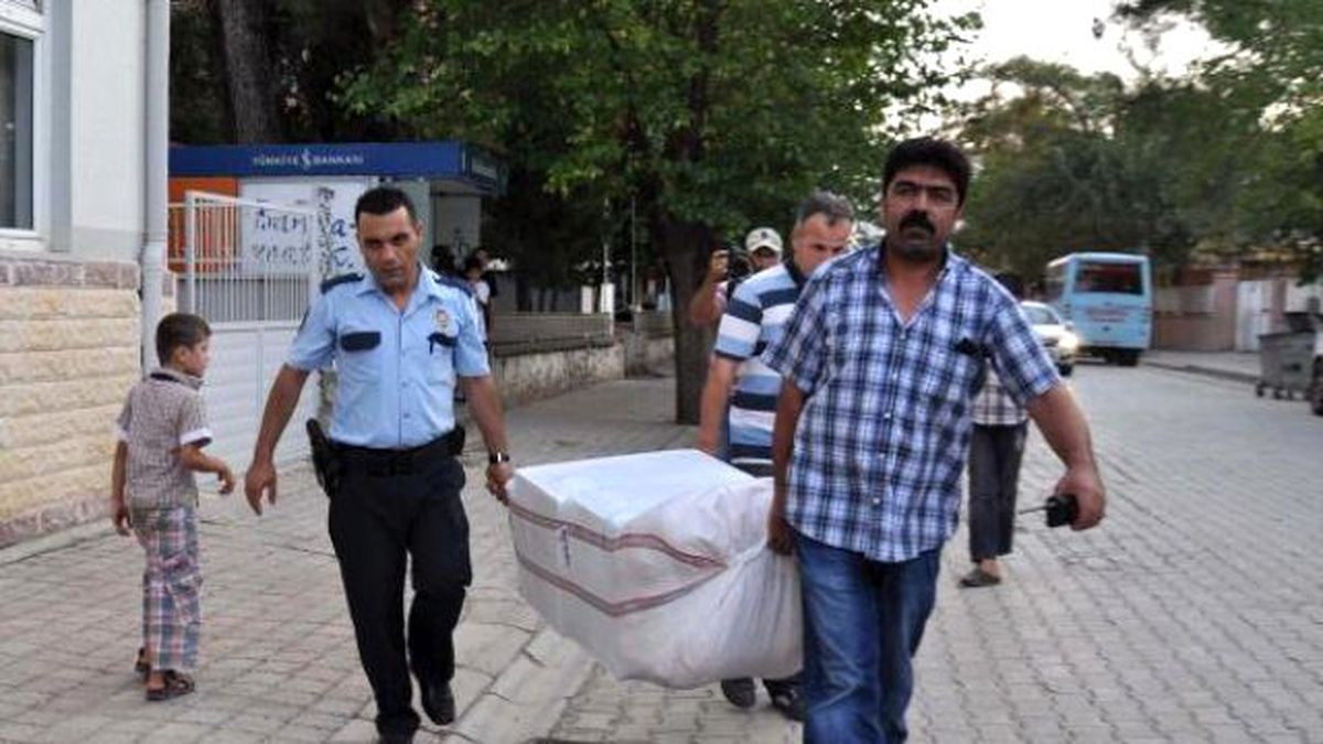 Kovalamacayla Durdurulan Araçta 12 Bin 640 Kaçak Sigara
