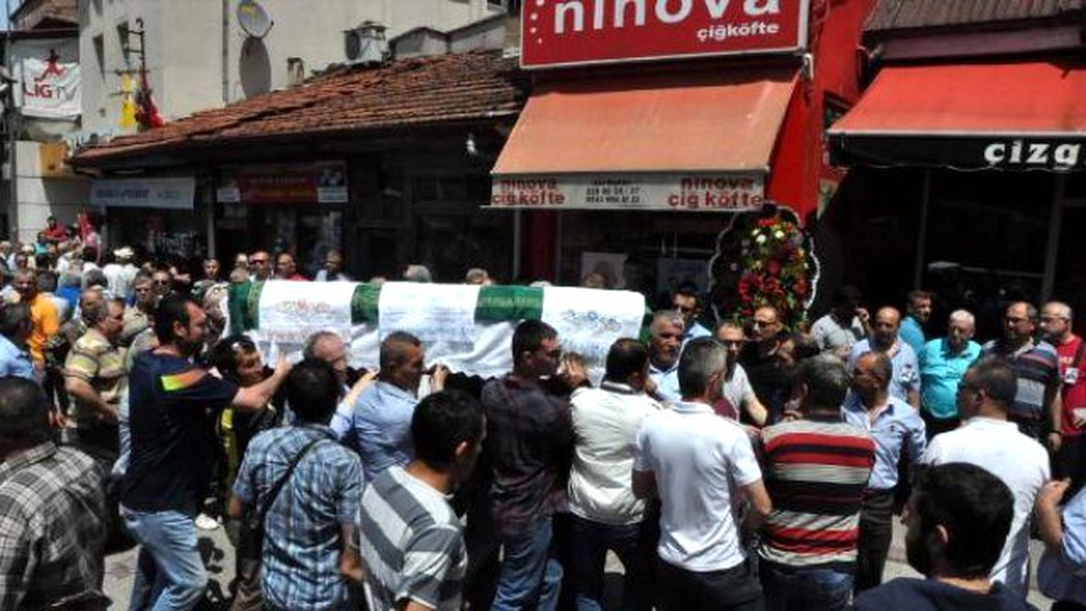 Levyeli Yol Verme Kavgasında Öldürülen Öğretmen İçin Okulda Hüzünlü Tören (2)