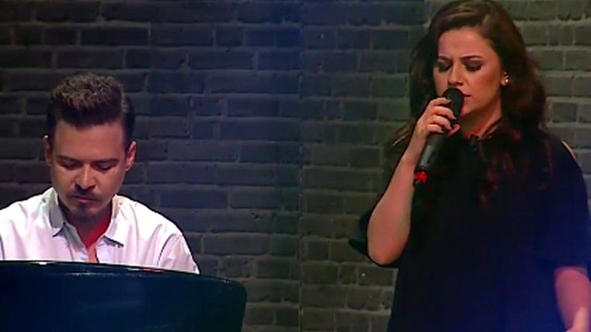 Merve Özbey ve Erdem Kınay\'dan Müthiş Canlı Performansı!