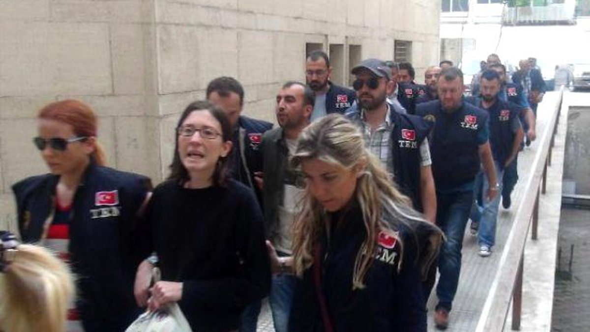 Metal İşçilerini Kışkırttıkları İddiasıyla Gözaltına Alınan Tkip\'li 11 Şüpheli Adliyeye Sevk Edildi