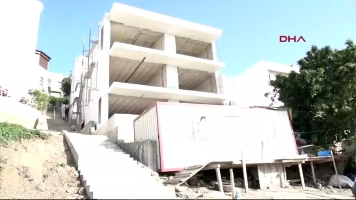 Muğla - Bodrum\'da İnşaat İskelesi Çöktü: 5 İşçi Yaralandı