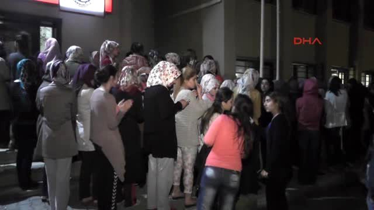 Muş - Kız Yurdundaki Öğrenciler, Yemekleri Protesto Etti